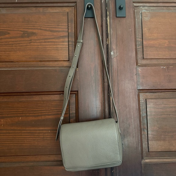 Leatherology Handbags - Classic Pebbled Leather Crossbody Bag in Taupe